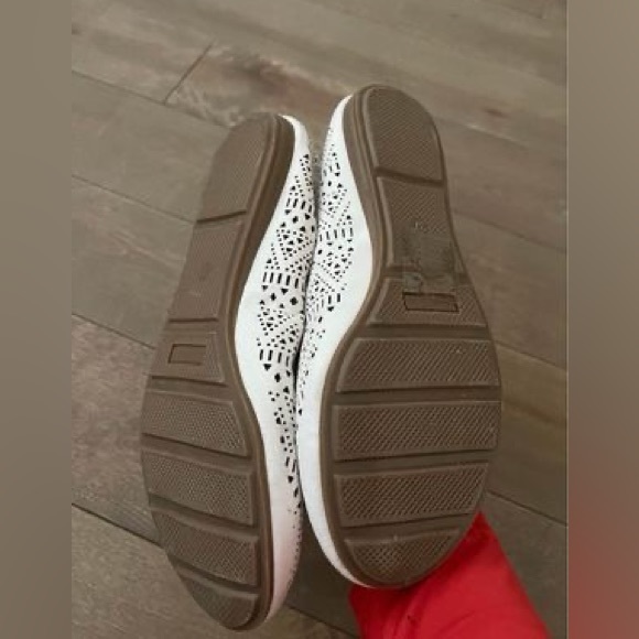 White ballerina shoes 6.5 - Picture 2 of 4